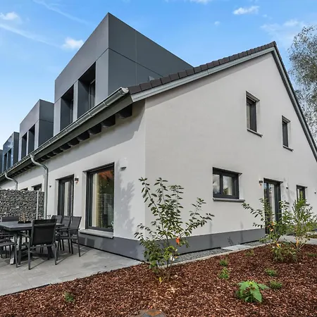 Haus Xzllenz - 5 Schlafzimmer, 2,5 Baeder, Parken, Smart-tv, Kueche, Terrasse Ferienhaus