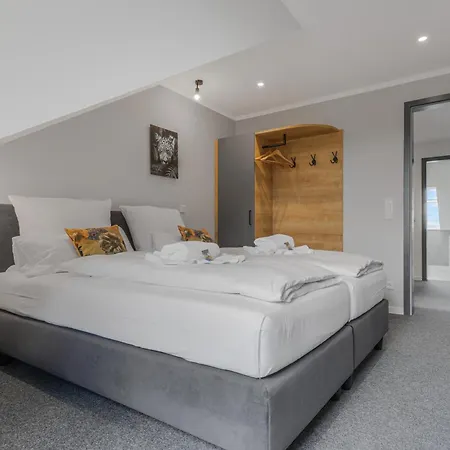 Haus Xzllenz - 5 Schlafzimmer, 2,5 Baeder, Parken, Smart-tv, Kueche, Terrasse