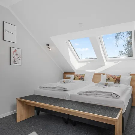 Haus Xzllenz - 5 Schlafzimmer, 2,5 Baeder, Parken, Smart-tv, Kueche, Terrasse Ferienhaus