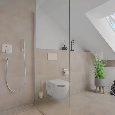 Haus Xzllenz - 5 Schlafzimmer, 2,5 Baeder, Parken, Smart-tv, Kueche, Terrasse Erlangen