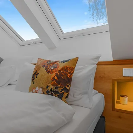 Ferienhaus Haus Xzllenz - 5 Schlafzimmer, 2,5 Baeder, Parken, Smart-tv, Kueche, Terrasse *