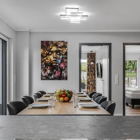 Haus Xzllenz - 5 Schlafzimmer, 2,5 Baeder, Parken, Smart-tv, Kueche, Terrasse Ferienhaus *