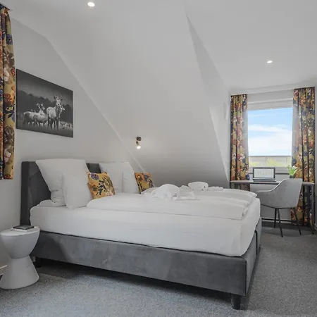 Haus Xzllenz - 5 Schlafzimmer, 2,5 Baeder, Parken, Smart-tv, Kueche, Terrasse Ferienhaus Erlangen