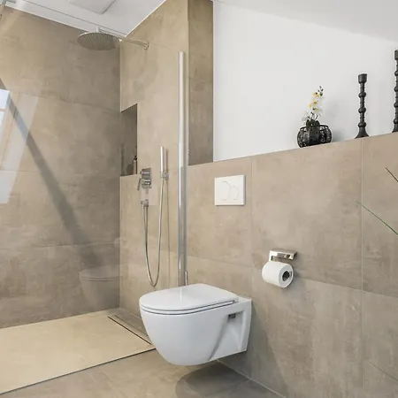 Haus Xzllenz - 5 Schlafzimmer, 2,5 Baeder, Parken, Smart-tv, Kueche, Terrasse Ferienhaus
