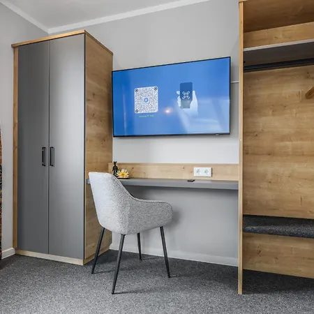 Haus Xzllenz - 5 Schlafzimmer, 2,5 Baeder, Parken, Smart-tv, Kueche, Terrasse Ferienhaus