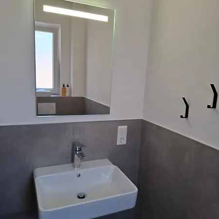 Haus Xzllenz - 5 Schlafzimmer, 2,5 Baeder, Parken, Smart-tv, Kueche, Terrasse Erlangen