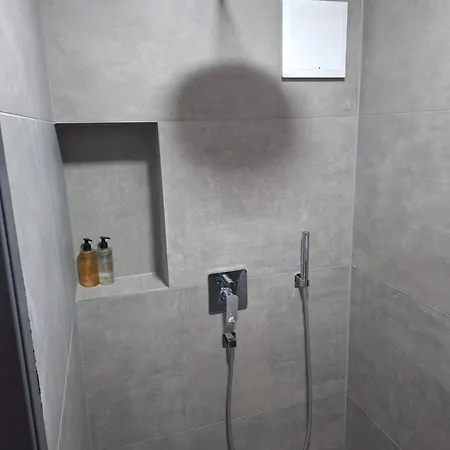 Haus Xzllenz - 5 Schlafzimmer, 2,5 Baeder, Parken, Smart-tv, Kueche, Terrasse